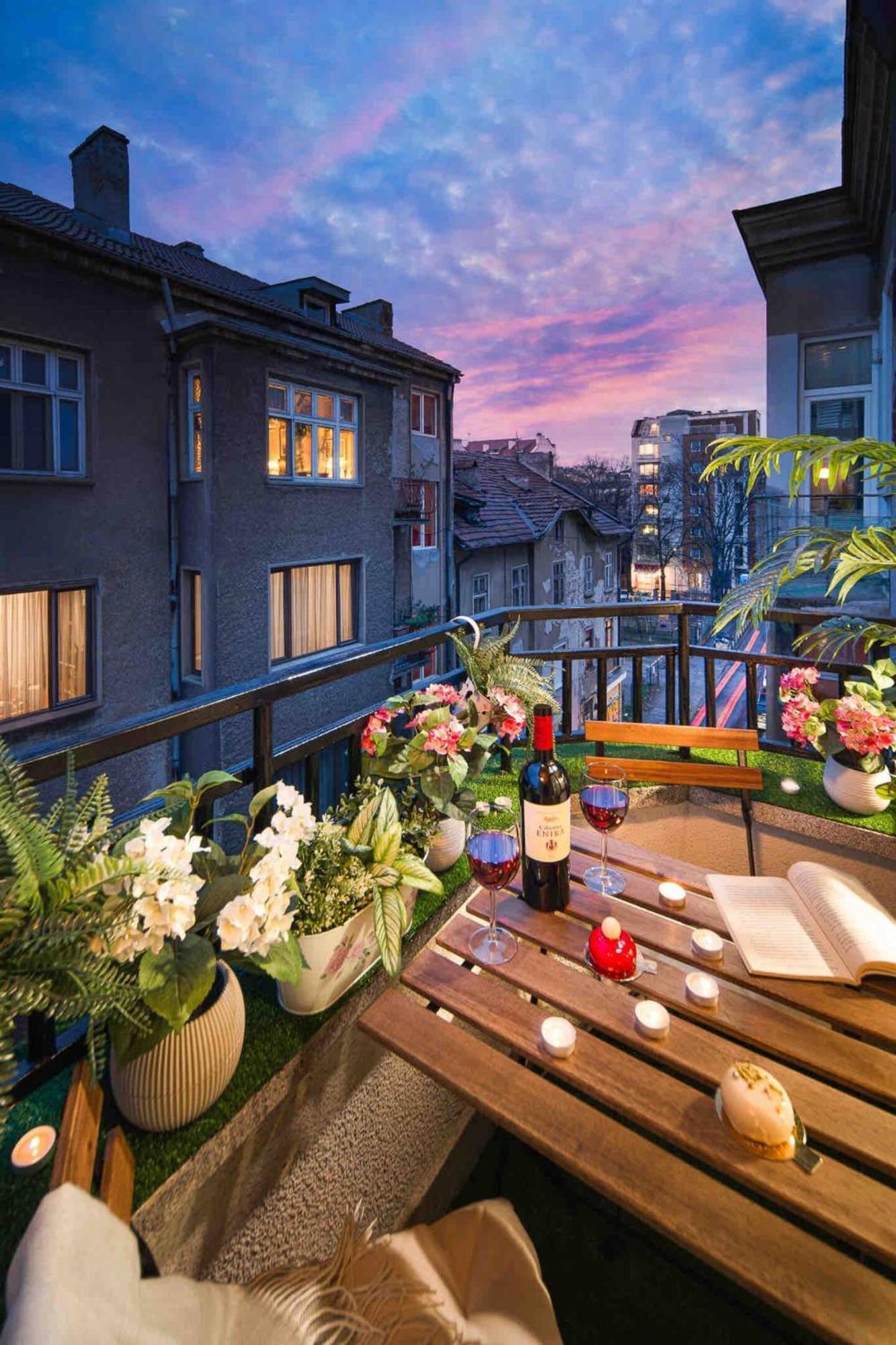 Free Parking, Spacious & Relaxing Apartment *